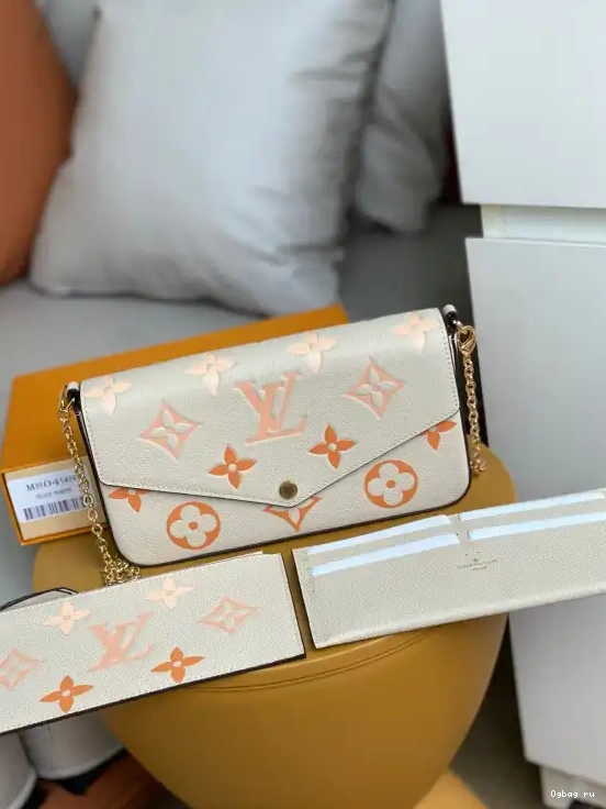 POCHETTE FÉLICIE VUITTON LOUIS 0612